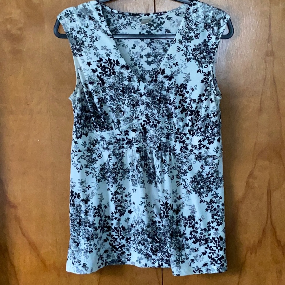 Women’s Merona b&w floral sleeveless Top Large